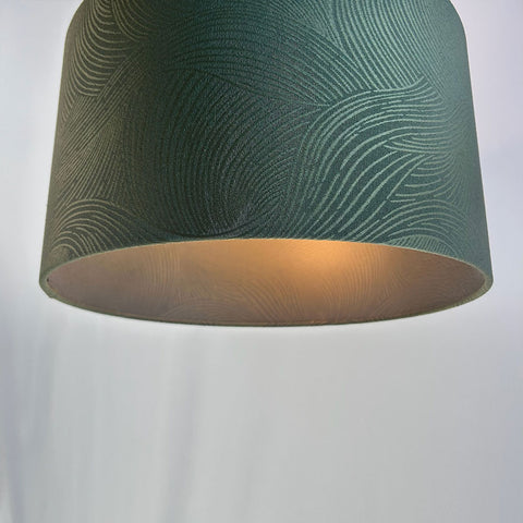 Crafted from elegant moss green jacquard fabric, this drum lampshade is enhanced by a frosted inner lining and a beach gold frame, providing a timeless and sophisticated addition to any decor.
